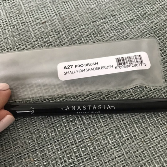 SOLD New Anastasia A27 pro small firm shader brush - Picture 3 of 3